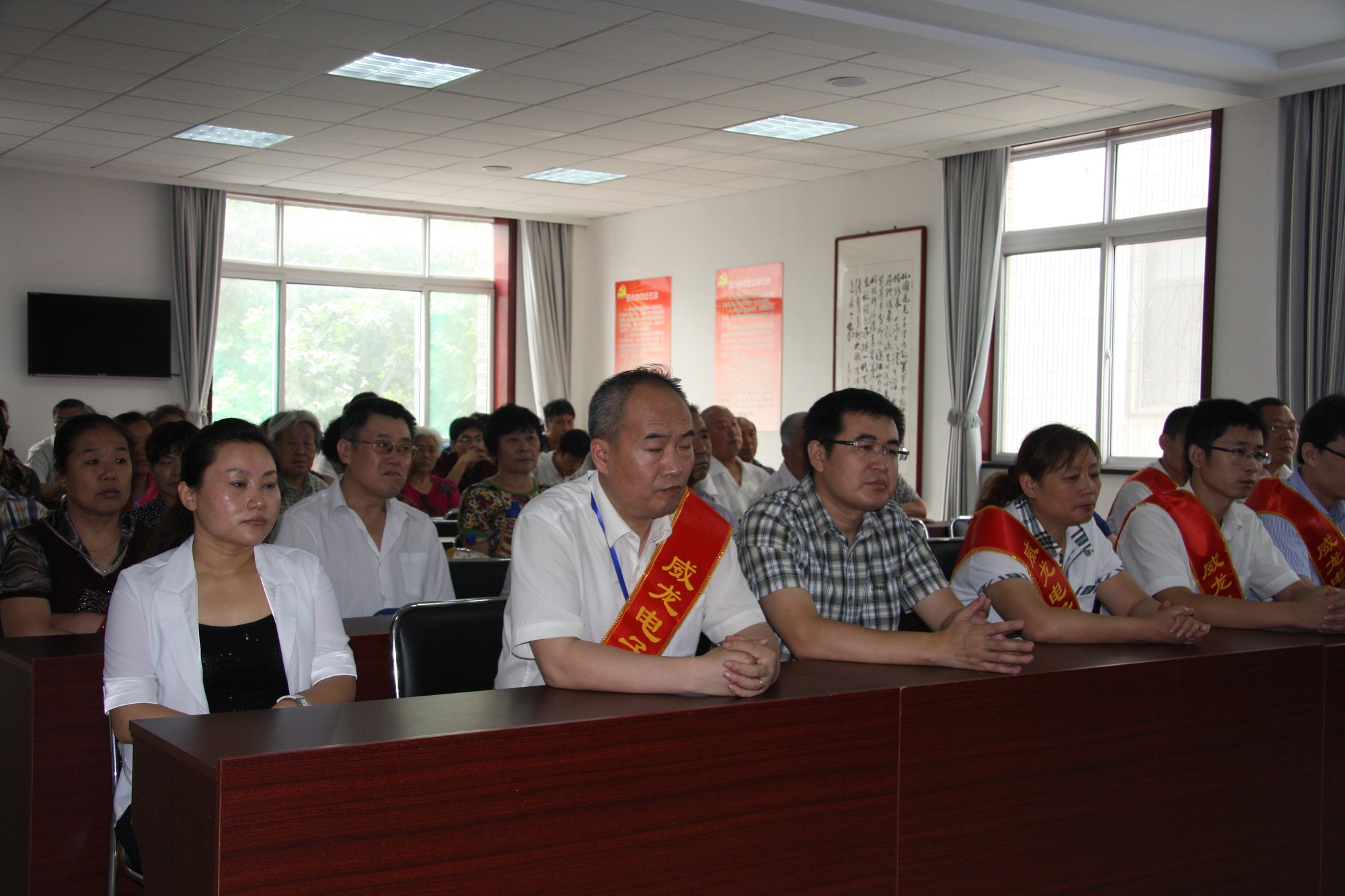 熱烈祝賀“中國(guó)共產(chǎn)黨濰坊威龍電子商務(wù)科技有限公司支部委員會(huì)”揭牌