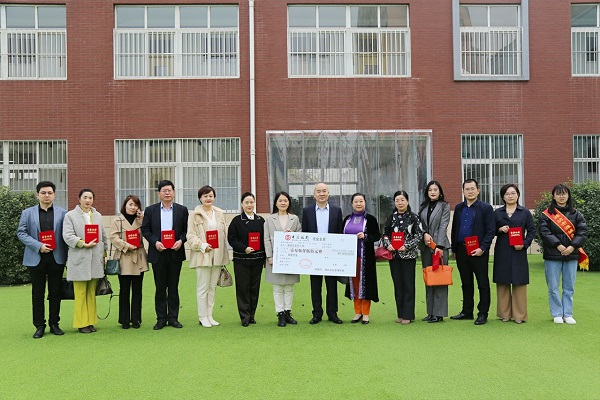 【綠地茵茵，情暖校園】威龍公司參與濰城實(shí)驗(yàn)小學(xué)捐款活動(dòng)